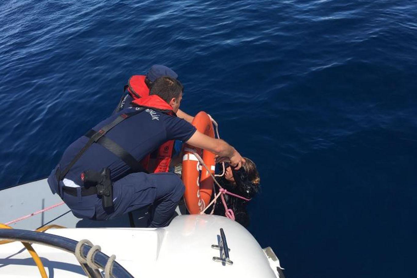 Balıkesir'de tekne battı: 9 göçmen öldü Balıkesir'de tekne battı: 9 göçmen öldü